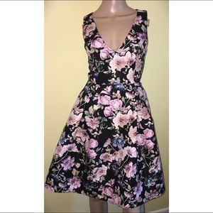 FLORAL PRINT KNEE LENGTH DRESS SIZE SMALL